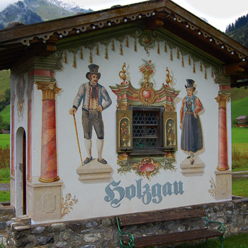 Tradisjonell velkomst skilt i Holzgau, Tirol, Østerrike.