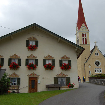 Tradisjonelt hus, Holzgau, Tirol, Østerrike.