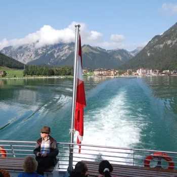Ombord på båt på Achensee, Tirol, De fineste båtturene i Østerrike