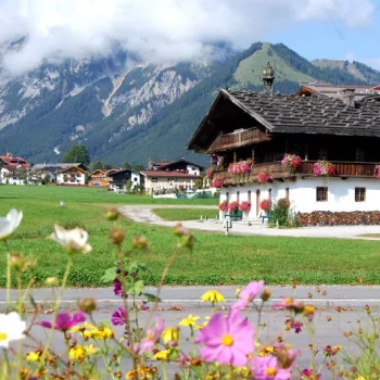 Typis gammlet alpehus ved Achensee, Tirol, Østerrike