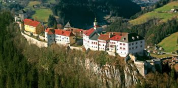 Burg Strechau sett fra luften, Steiermark, Østerrike