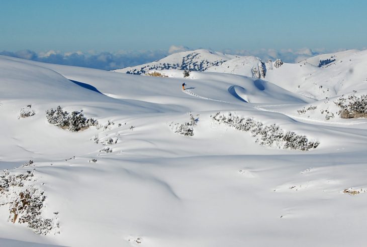 Høyfjells vintervandring på Gottesackerplatået, Kleinwalsertal, Vorarlberg, Østerrike