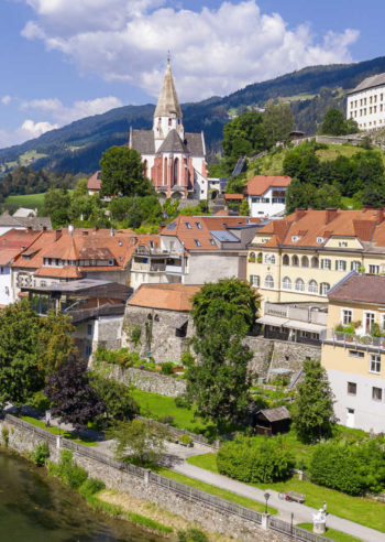 Utsikt til gamblebyen i Murau, Steiermark, Østerrike