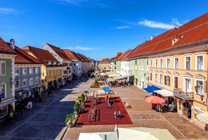 Hovedtorget i Den historiske småbyen St. Veit an der Glan, Kärnten, Østerrike