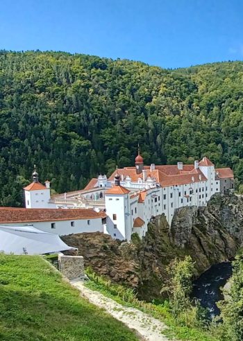 Schloss Herberstein sett fra slottshagen